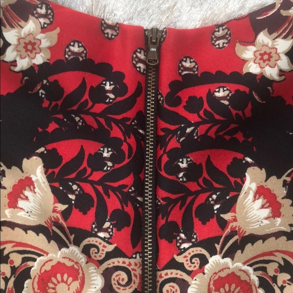 Fitted scuba dress in a gorgeous print - Picture 11 of 15